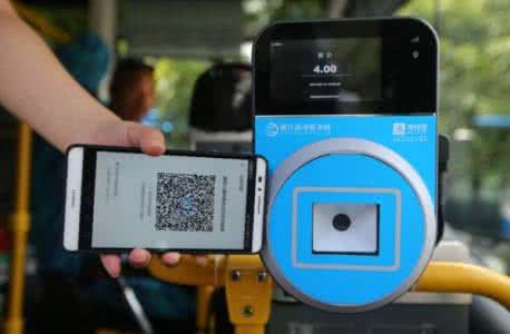 公交車上使用微信掃碼支付，掃碼支付前景巨大